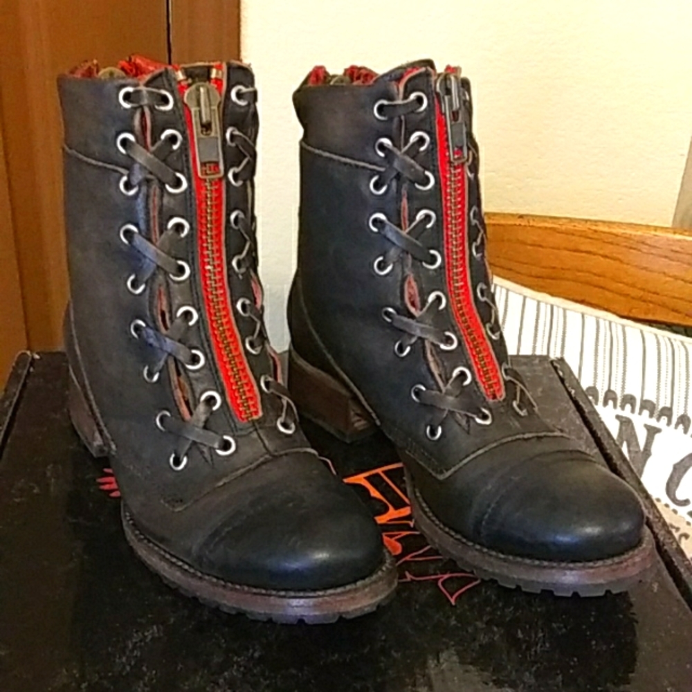 Like New!  Freebird Liverpool Boots